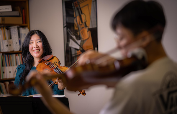 student and teacher violinists
