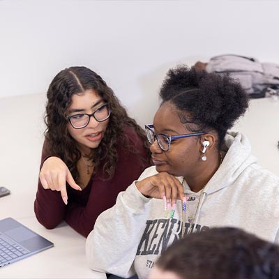 ksu students collaborating.