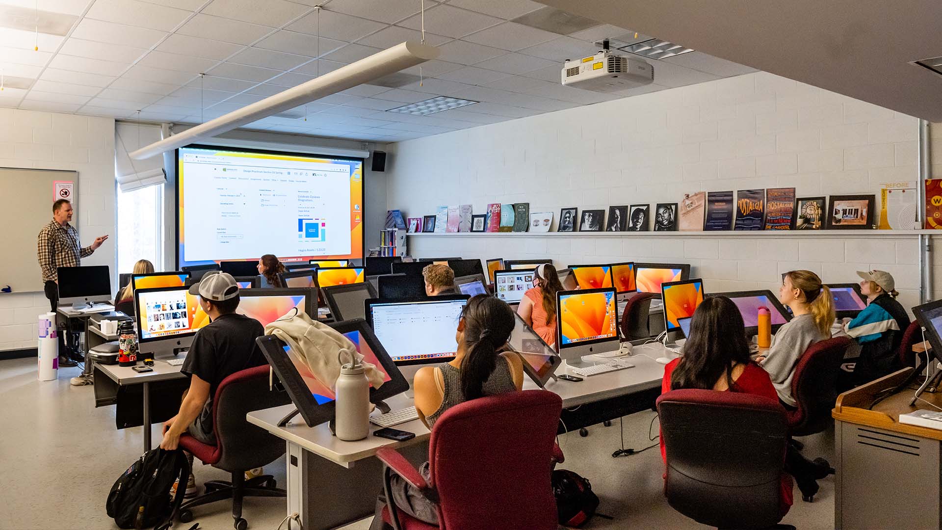  / Professor John King lecturing to Graphic Communications students in computer lab. 