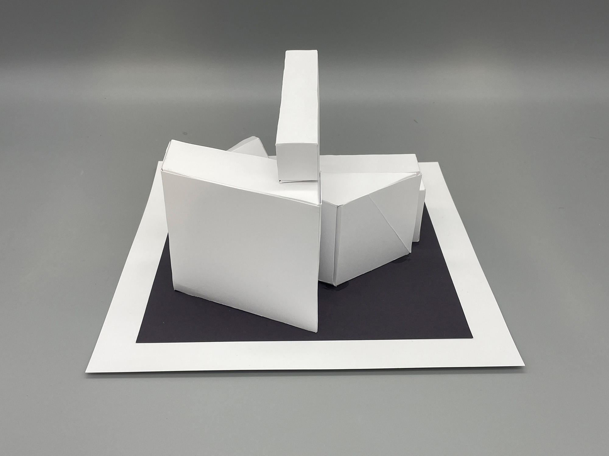 Ellis Hamburger / Ellis Hamburger Shape design - side view 2023