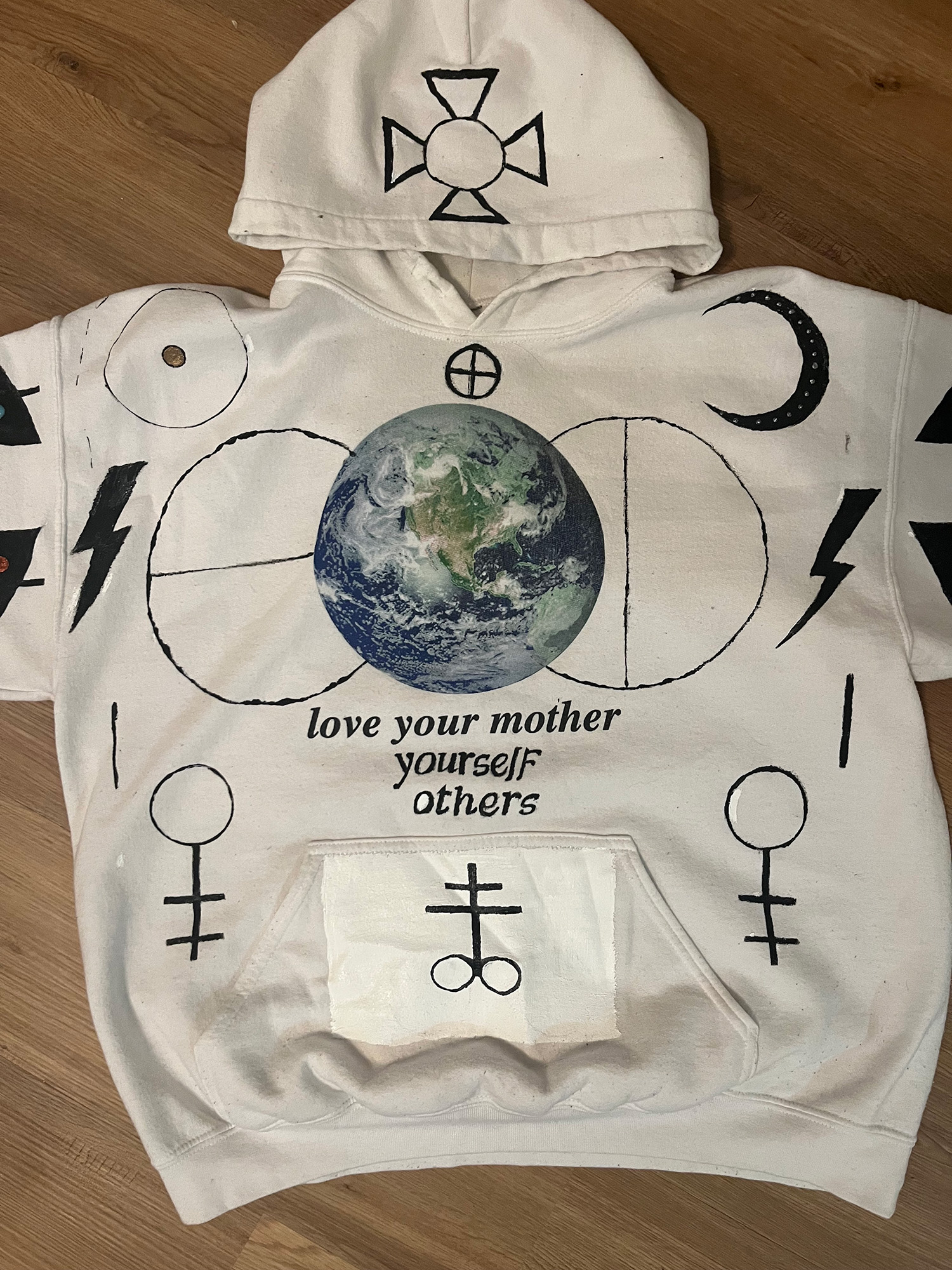 Ryan Murphy / Ryan Murphy, Artist Alchemy,  30 x 24, Cotton & Paint, Fall 2023, Concepts ,•	Alchemy is the art of transformation, inner liberation, and change. Existing in a state of enlightenment, or soulful awareness, is the ultimate state of transformation – the gol