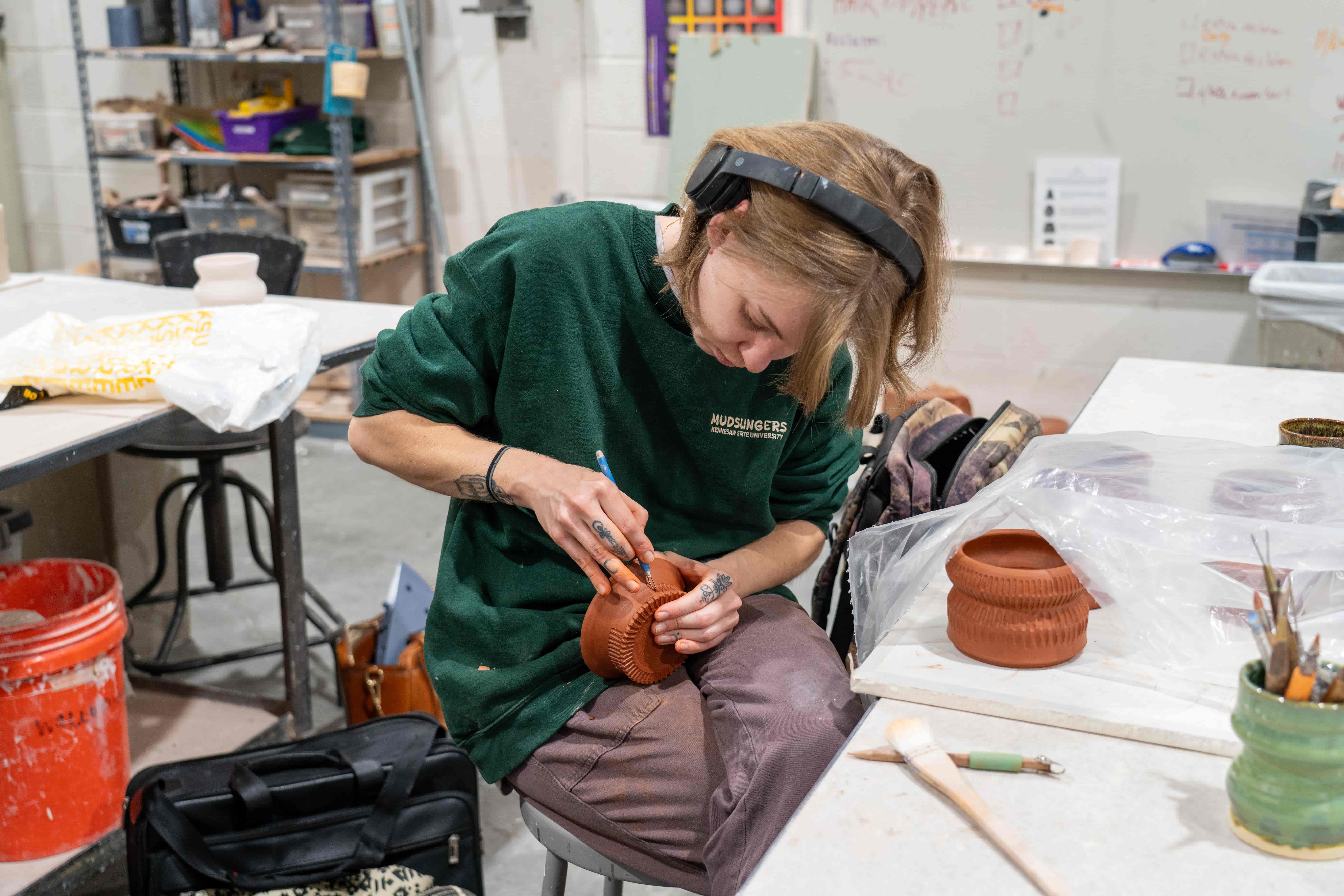 Student working in the studio / Student working in the studio