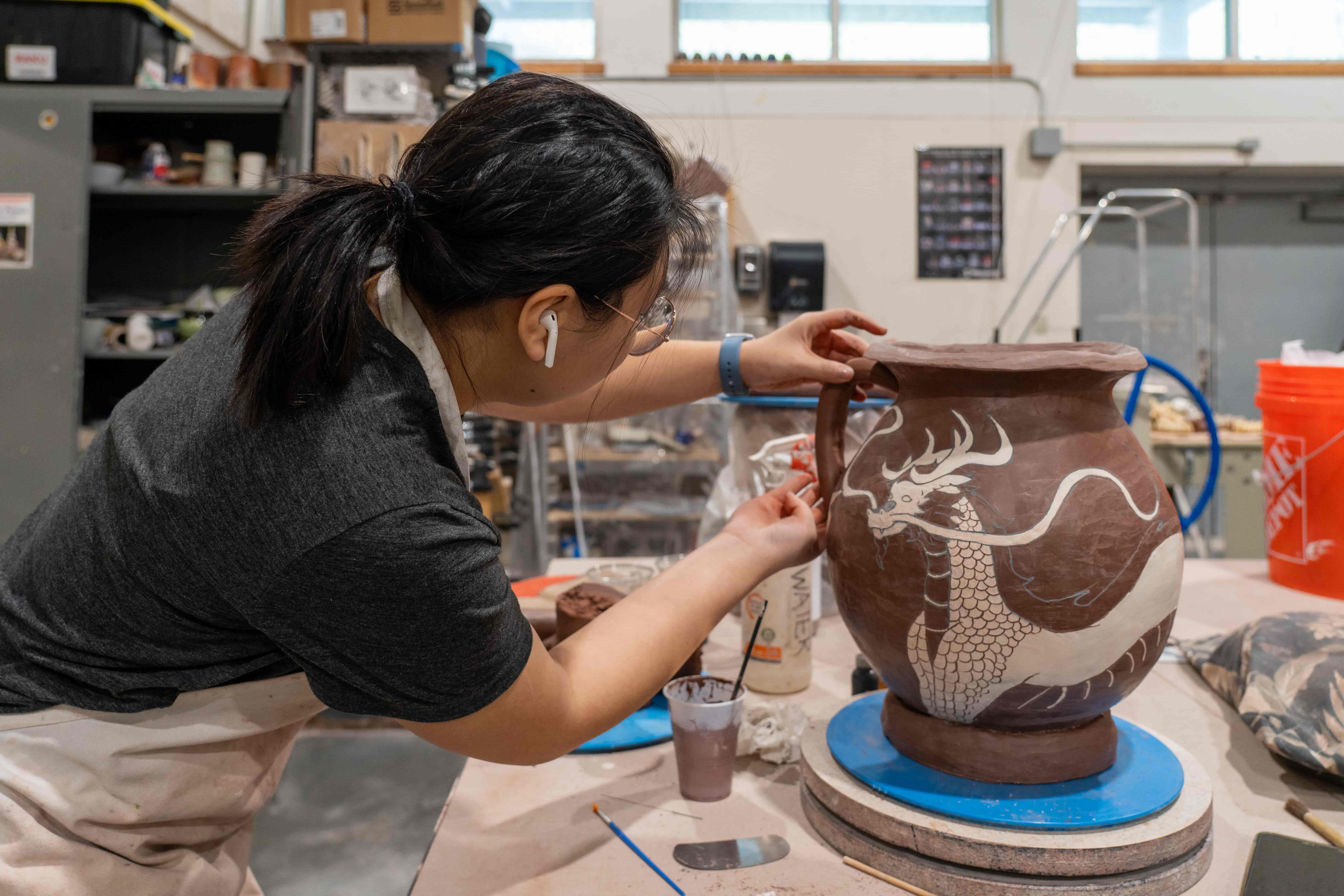 Student working in the studio / Student working in the studio