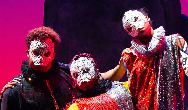 photo of musical theatre perfomers