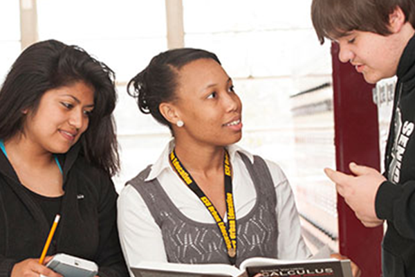 teacher talking with 2 students