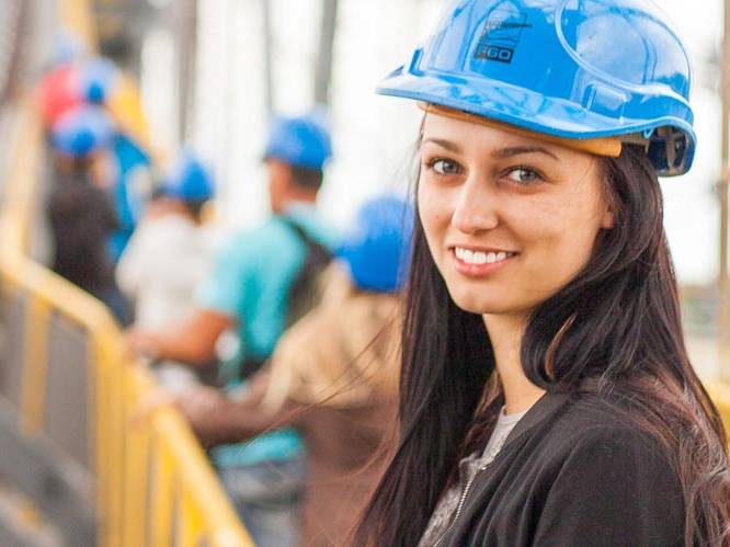 ksu construction management student wearing a hard hat 