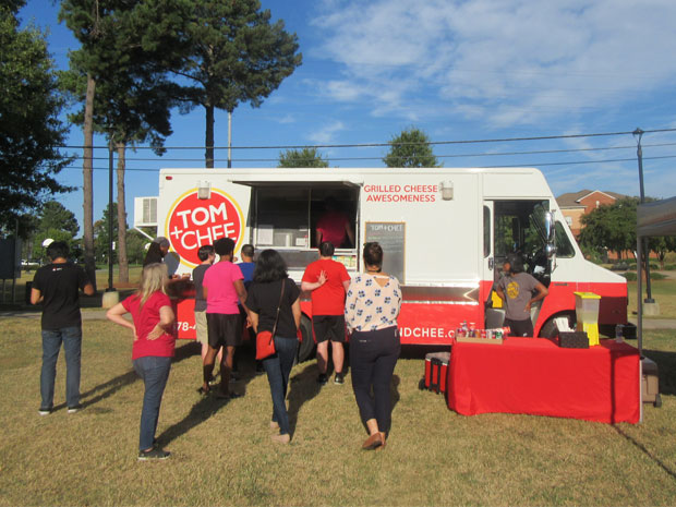 Women on the Move Organizes a Cookout for CM and Architecture Students