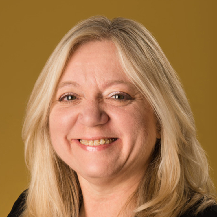 Anne Shroeder headshot