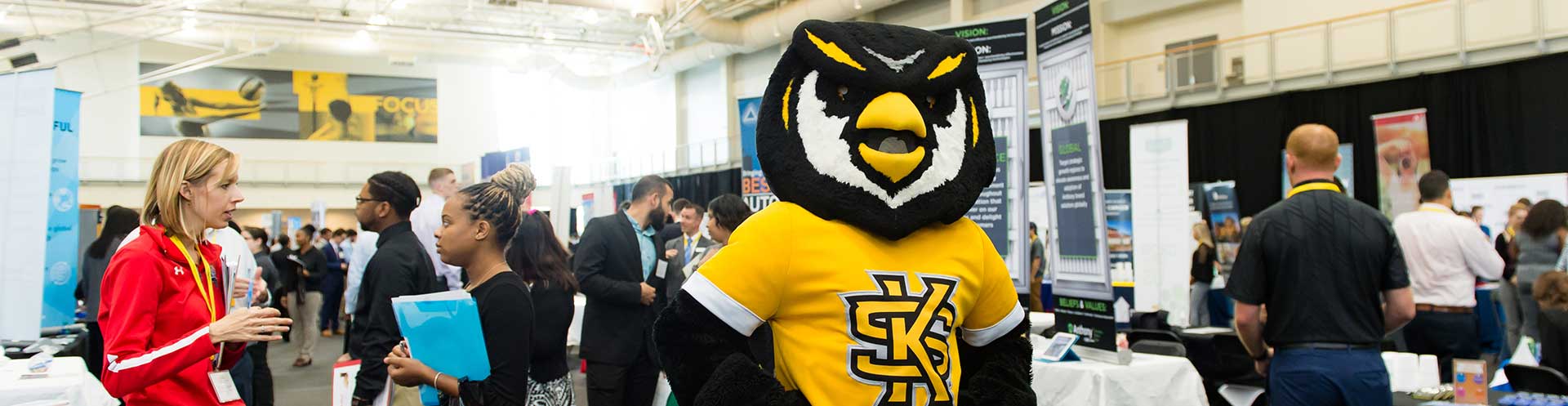 scrappy and KSU students at career fair