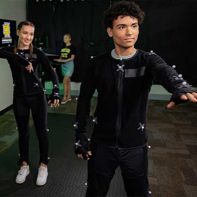 ksu students in virtual realities suit.