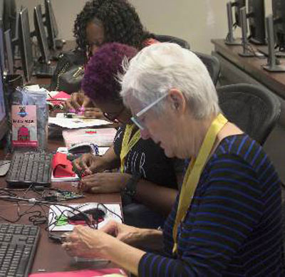 photo of teachers at raspberry pi workshop