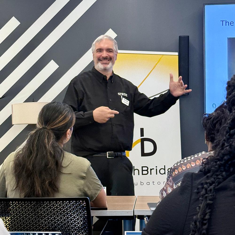 Steven Phelan gives a lecture to a class of STRIVE students / 