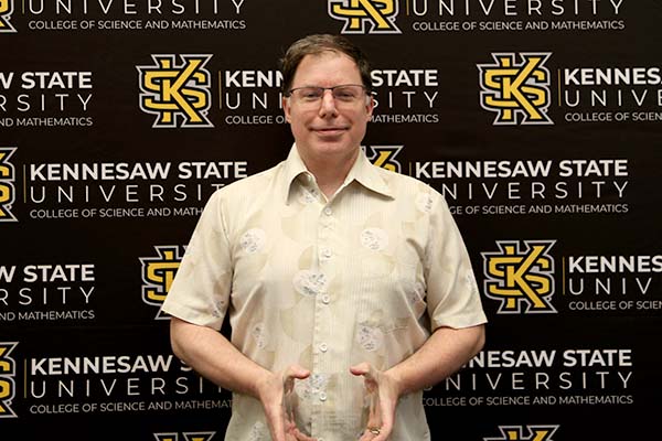 Thomas Leeper - Outstanding Professional Service and Community Engagement Award / Thomas Leeper - 2022-2023 College of Science and Mathematics Outstanding Professional Service and Community Engagement Award