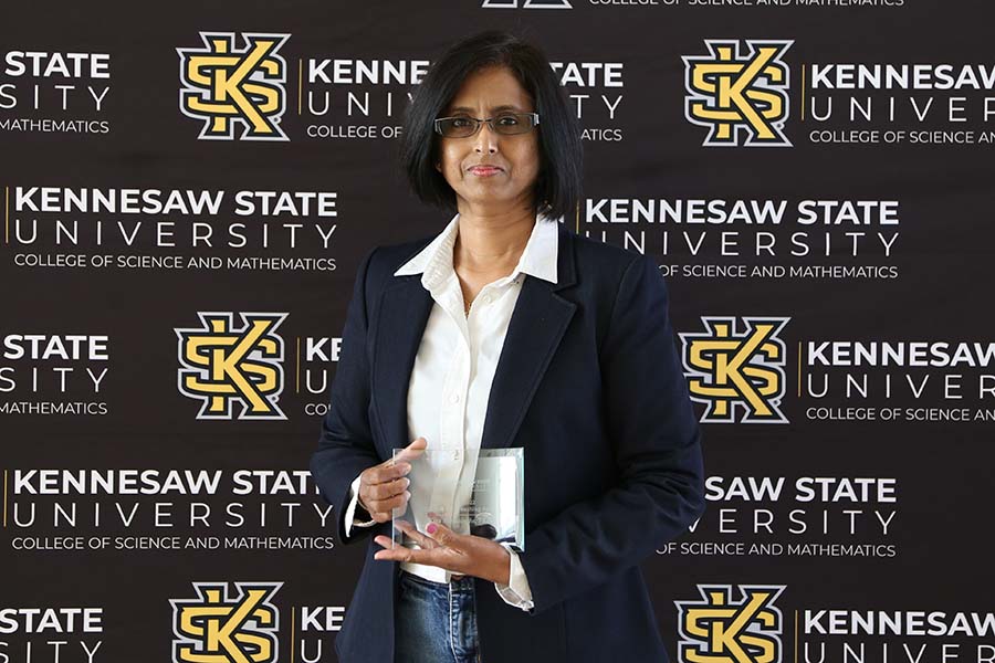 Kisa Ranasinghe - Outstanding Teaching Award / Kisa Ranasinghe - 2021-2022 Distinguished Awards Outstanding Teaching Award