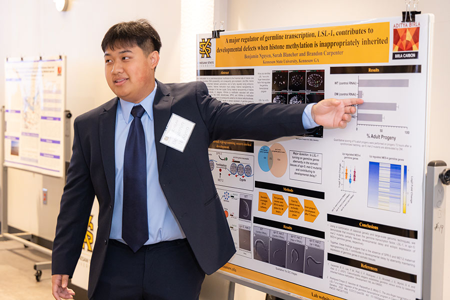 Birla Carbon Scholar presenting research at a symposium / Birla Carbon Scholar presenting a research poster at a symposium.