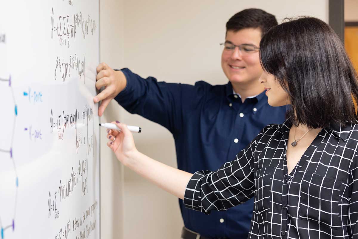 Physics student and mentor faculty working on research. / Physics student and mentor faculty working on research.
