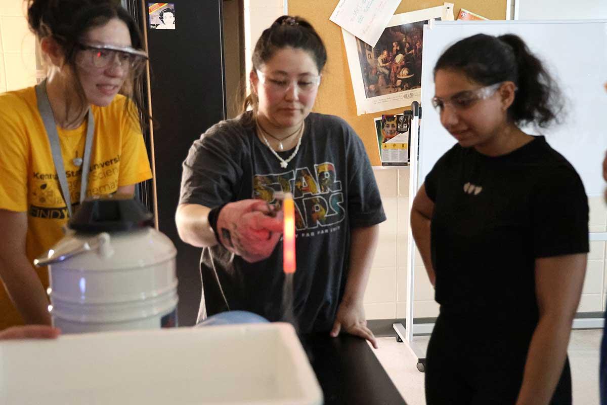 CSM PRESS program students conduct a science experiment. / CSM PRESS program students conduct a science experiment.