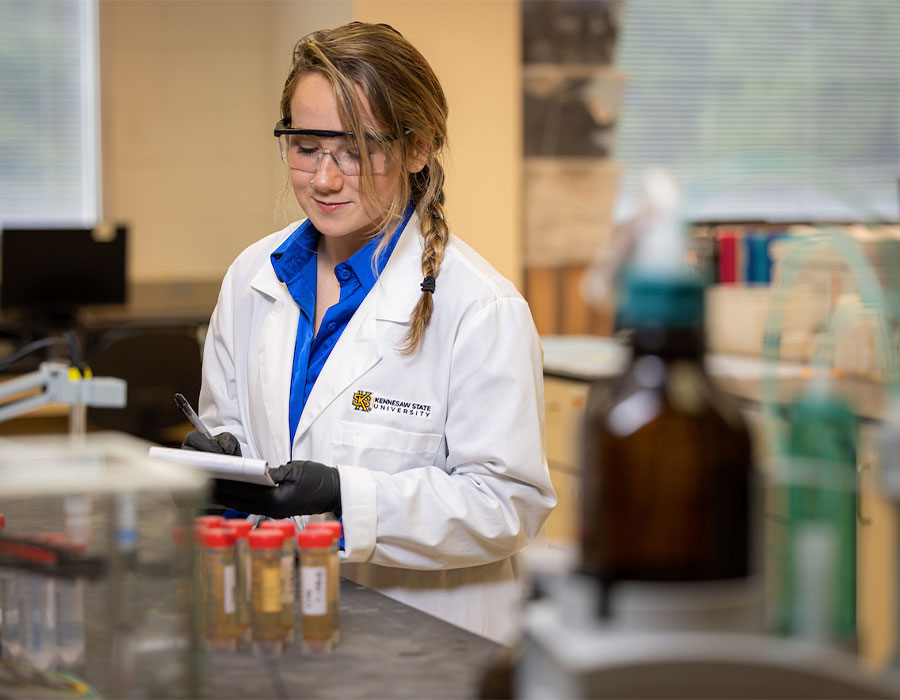 ksu student working in biology lab