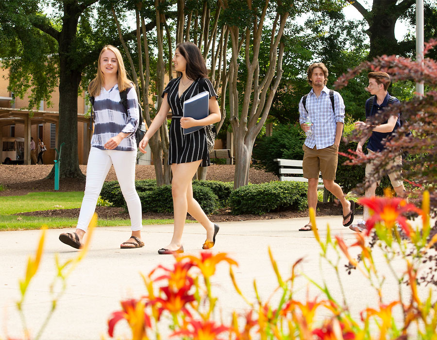 ksu students walking to class