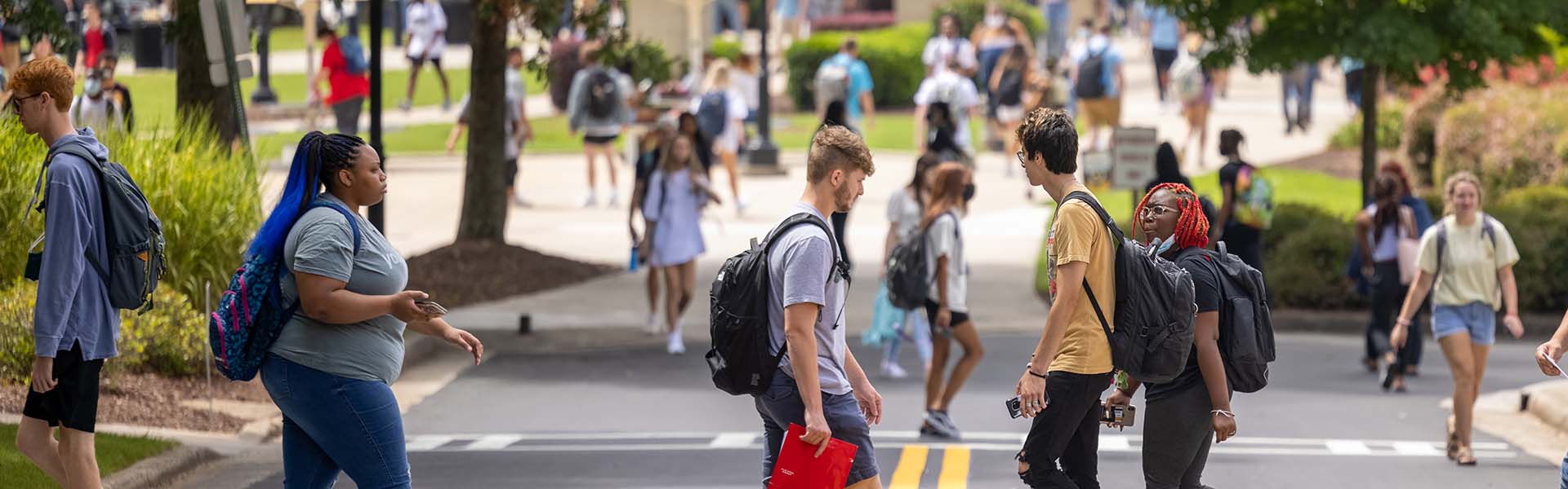 Kennesaw State students walking on campus