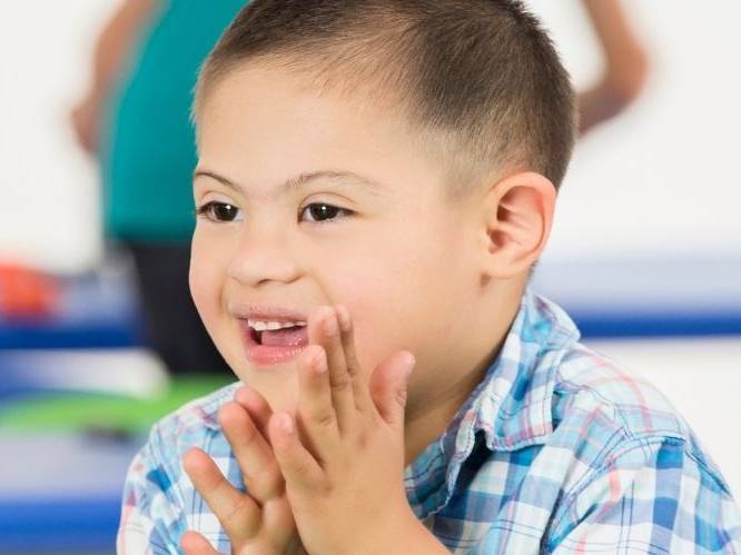 Small child clapping his hands