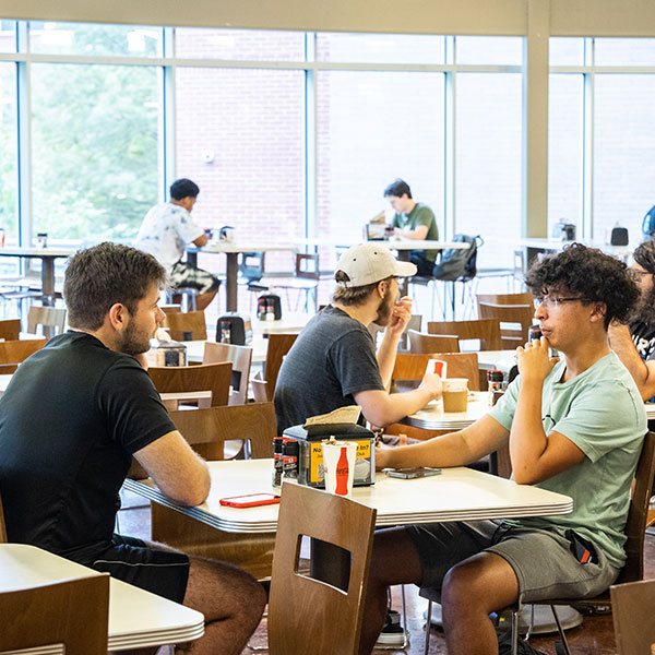 Commuter students eating a meal at Stingers dining hall