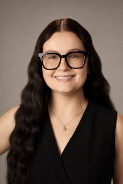 Emily Anderson Headshot