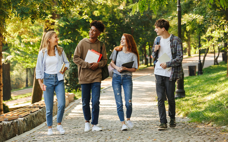 young ksu students walking to class