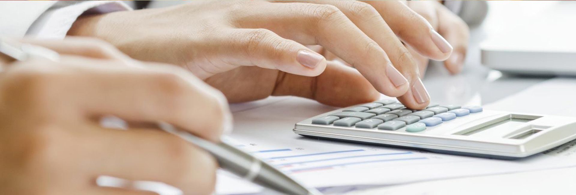hand with a pen and hand with calculator