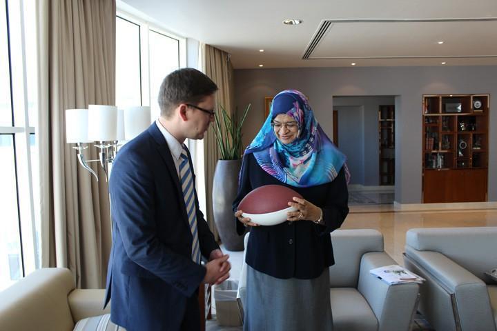  / Dr. Rawya Saud Albusaidi, Omani Minister of Higher Education, with KSU Chief International Officer Dr. Lance Askildson