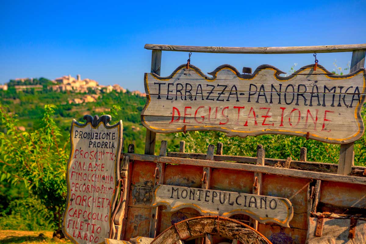  / Panoramic view of a spring day in the Italian Montepulciano landscape