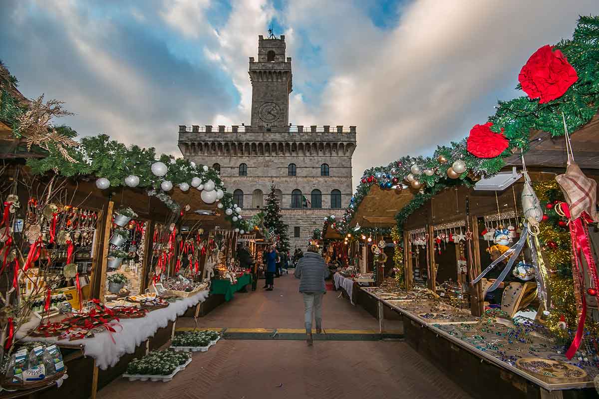  / Christmas markets in Piazza Grande in Montepulciano, Tuscany