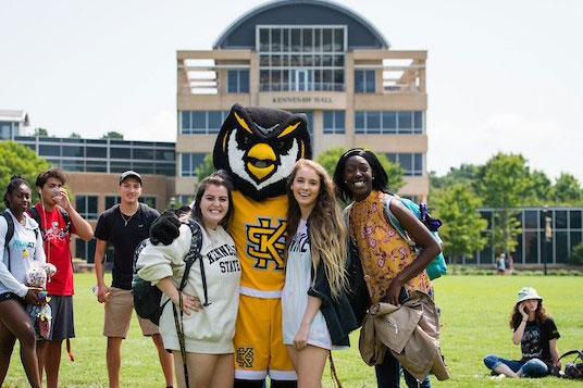 KSU students taking pictures with Scrappy