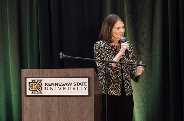  / ksu president at podium