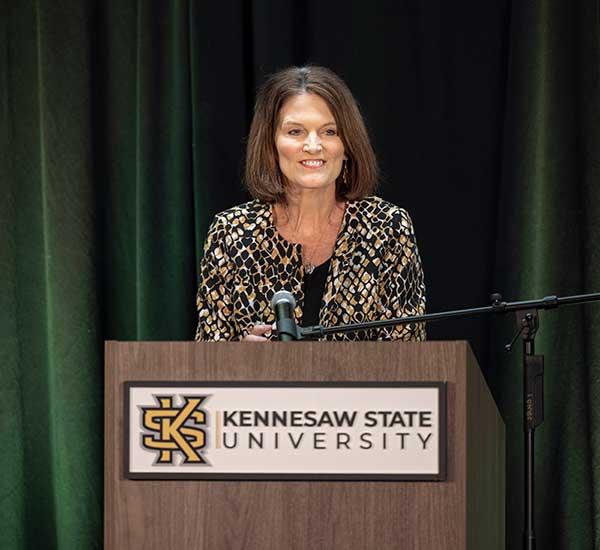  / ksu president at podium