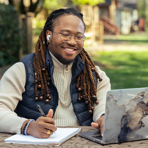 KSUonline student using their laptop on campus.