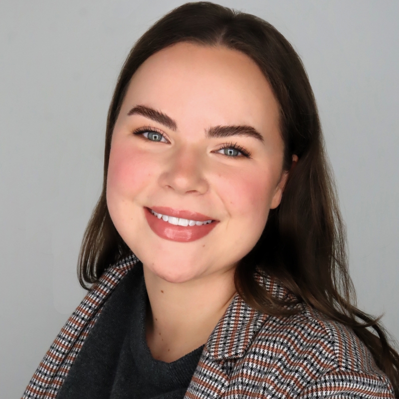 Madeline Smith headshot