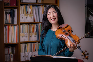 Virtuoso violinist passes along artistic and practical skills to Kennesaw State students