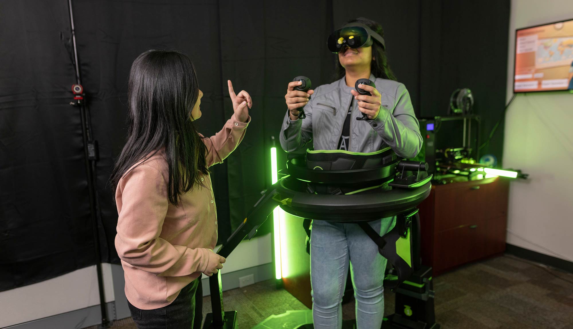 Photo of Joy Li in virtual reality lab