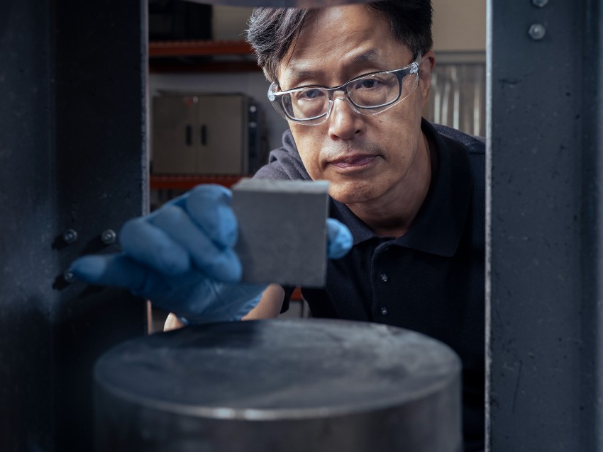 Jayhyun Kwon works with a block of material made from quarry waste.