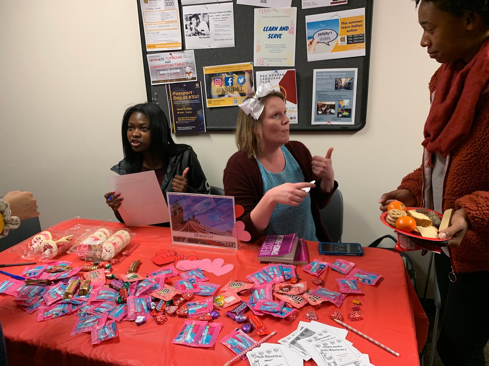 Tara McMahaon (Spanish Lecturer) at the Spanish Club Table  / Tara McMahaon (Spanish Lecturer) at the Spanish Club Table 