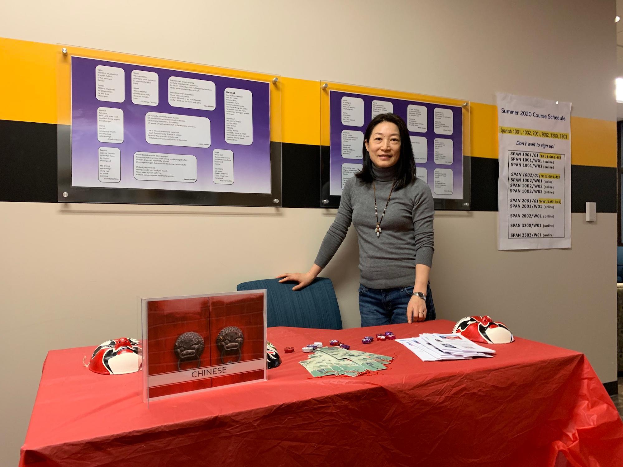 Dr. Wenhua Jin at the Chinese Table  / Dr. Wenhua Jin at the Chinese Table 