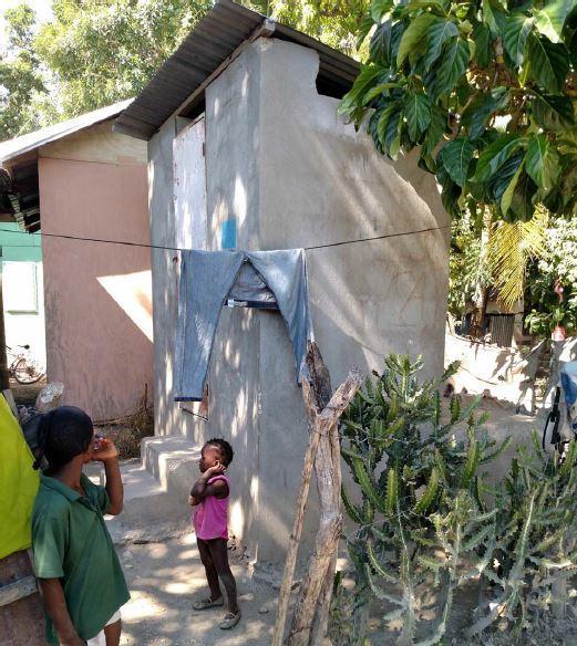  / One of the rare public restrooms in a residential area.