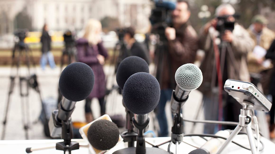 news microphones
