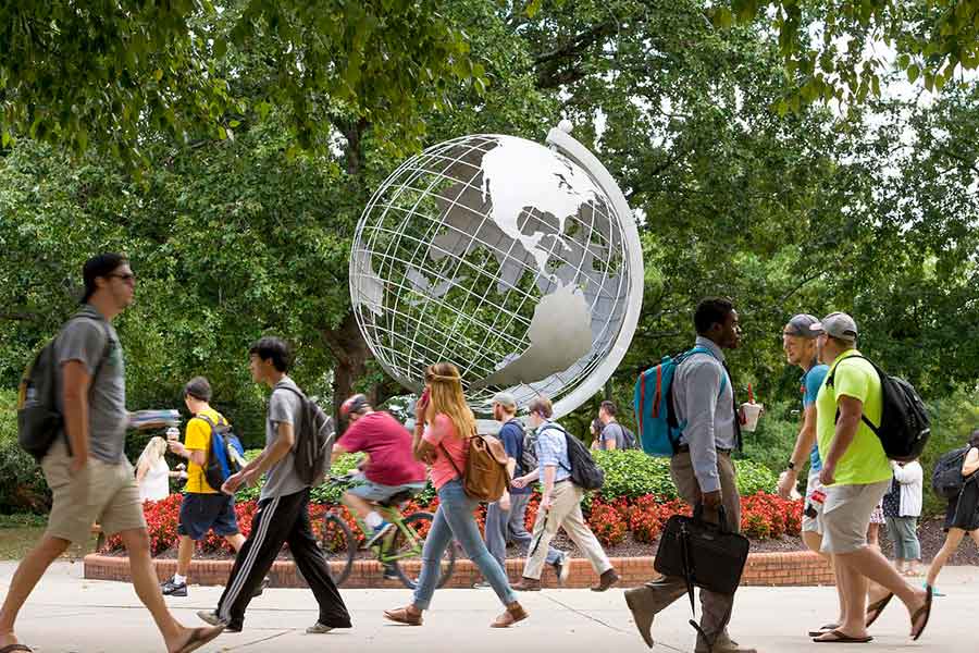 KSU students walking past the marietta globe.