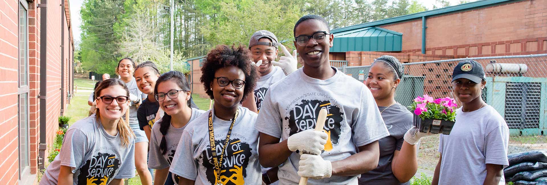 Group of KSU student volunteers.