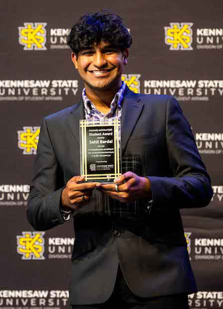Sahil Bardai accepting Student Leader Award