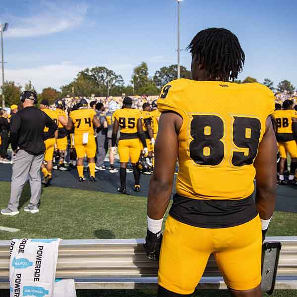 ksu football team on the field.