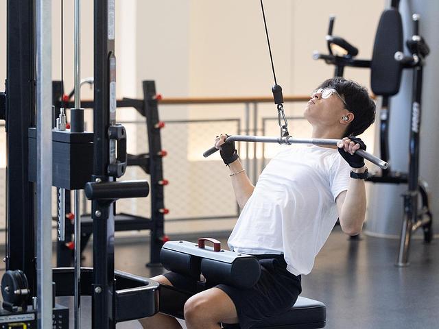 ksu student working out in gym