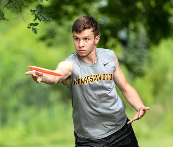 ksu student playing disc golf